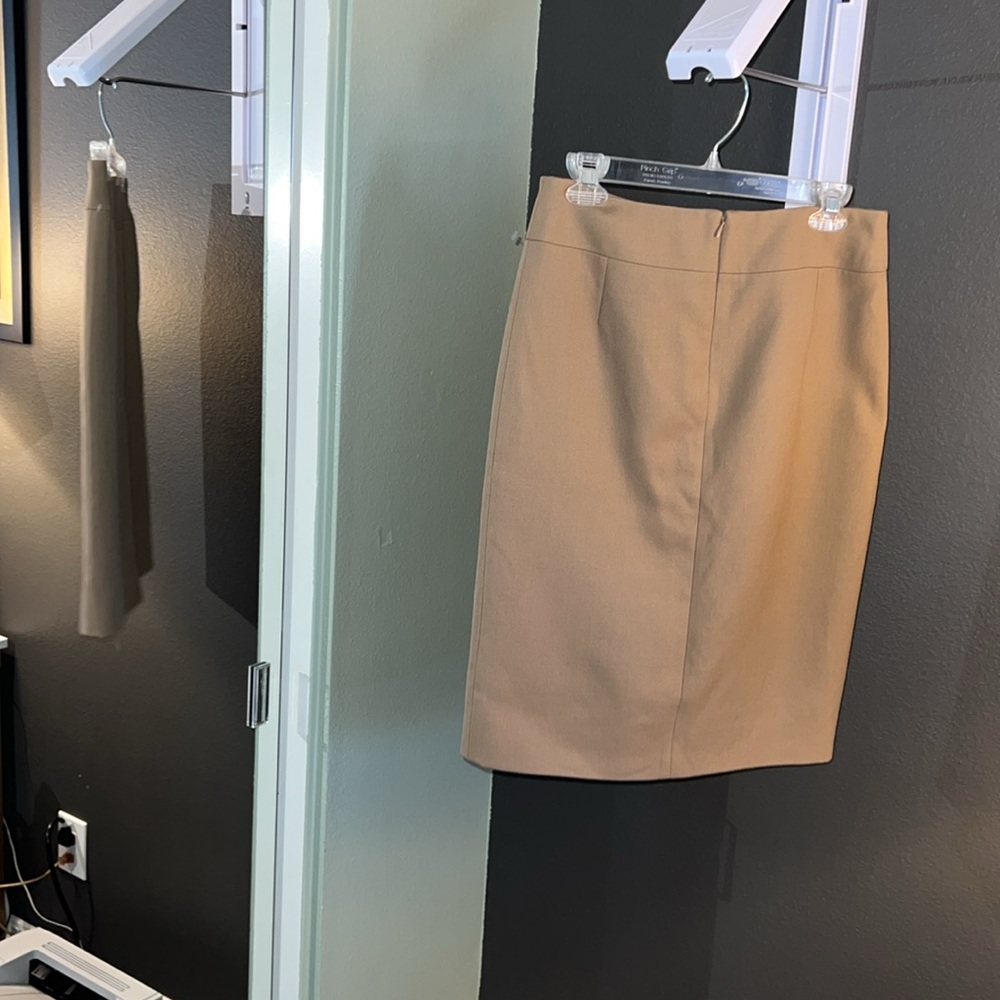 ✋ 🛑 1 hour sale. Dolce & Gabbana, tan pencil skirt, size 42 (US 6) - Picture 15 of 16